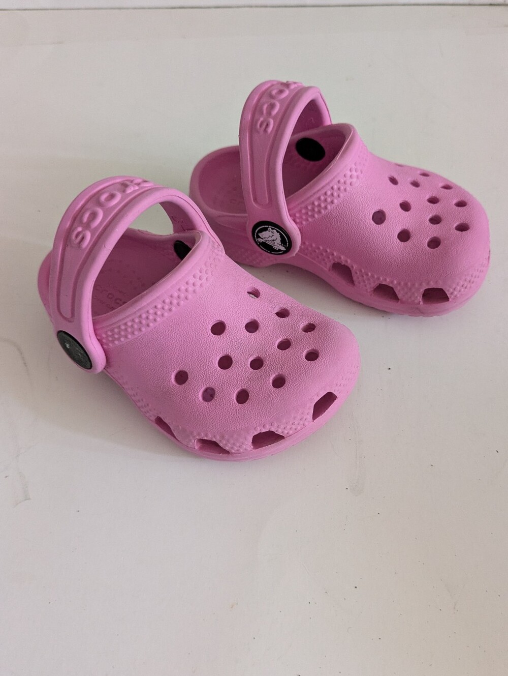 CROCS Kids Pink Foam CROCS Sandals Size 4 - Picture 2 of 6